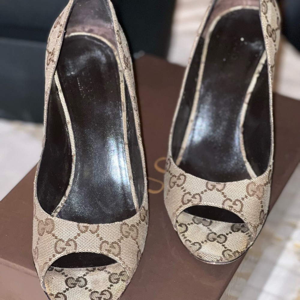 Gucci peep toe pumps, pre-owned